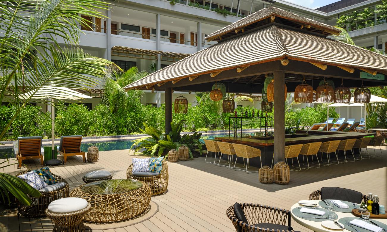 laroul pool bar